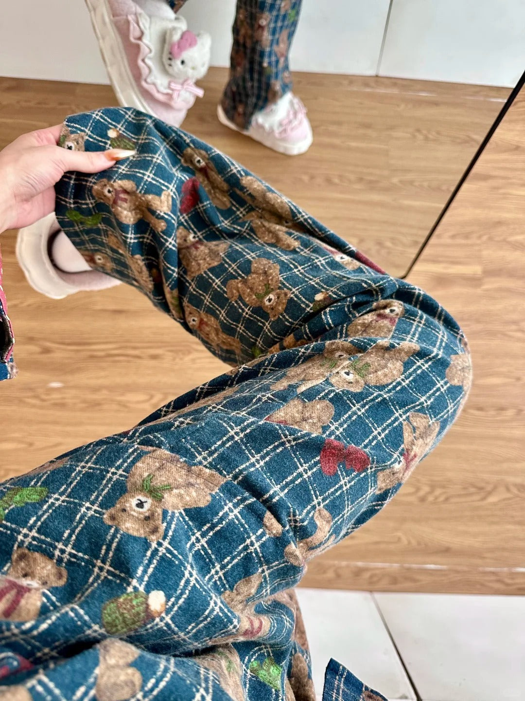 Trendy Plaid Brown Bear Girl's Pajamas, Spring and Autumn