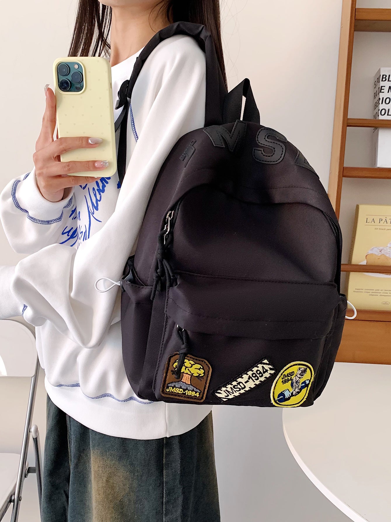 书包2026新款简约双肩包男孩小学生女孩大容量轻便耐磨通勤背包