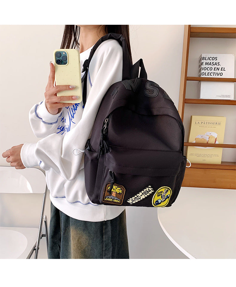 书包2026新款简约双肩包男孩小学生女孩大容量轻便耐磨通勤背包
