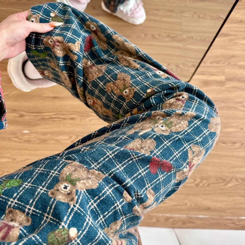 Trendy Plaid Brown Bear Girl's Pajamas, Spring and Autumn