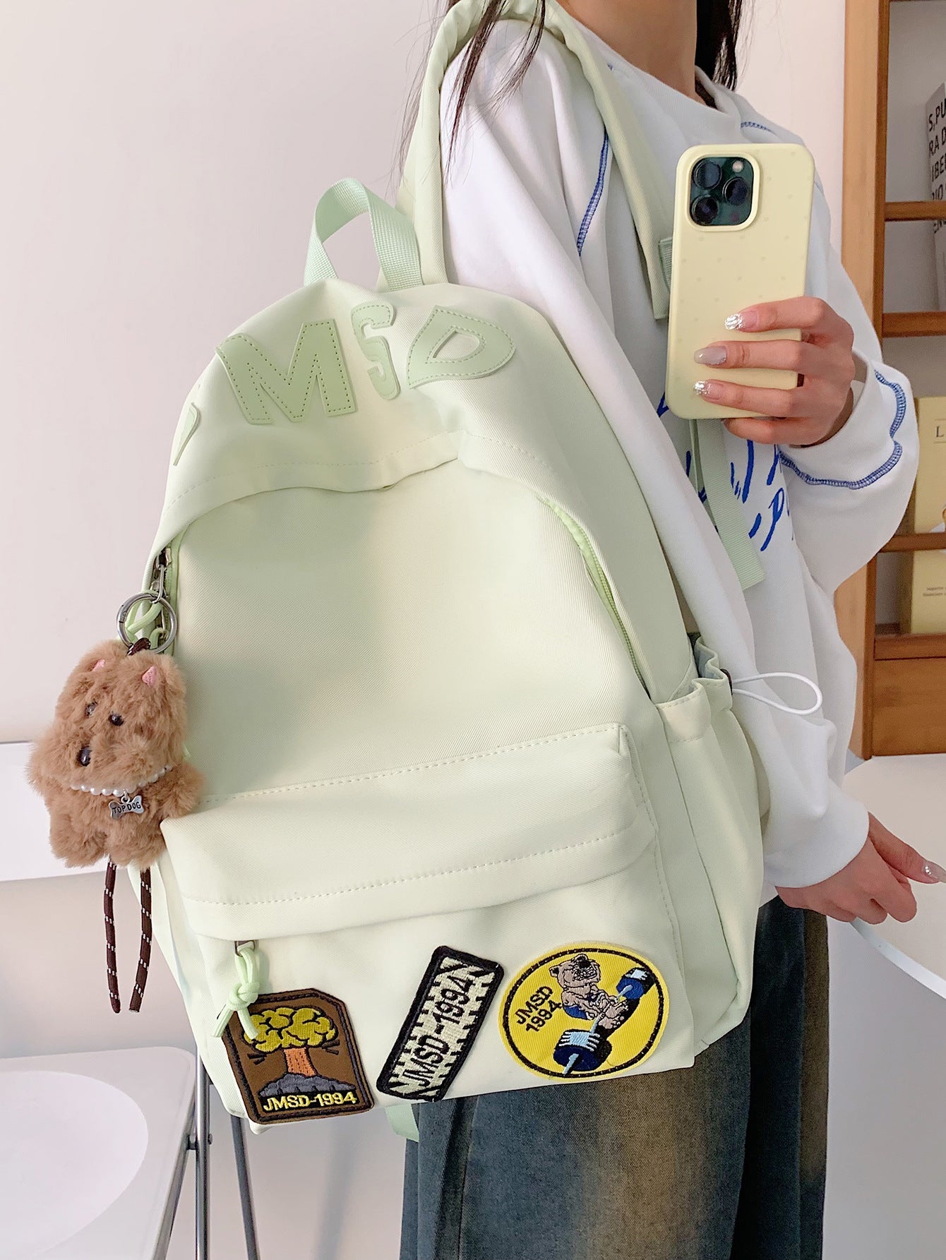 书包2026新款简约双肩包男孩小学生女孩大容量轻便耐磨通勤背包